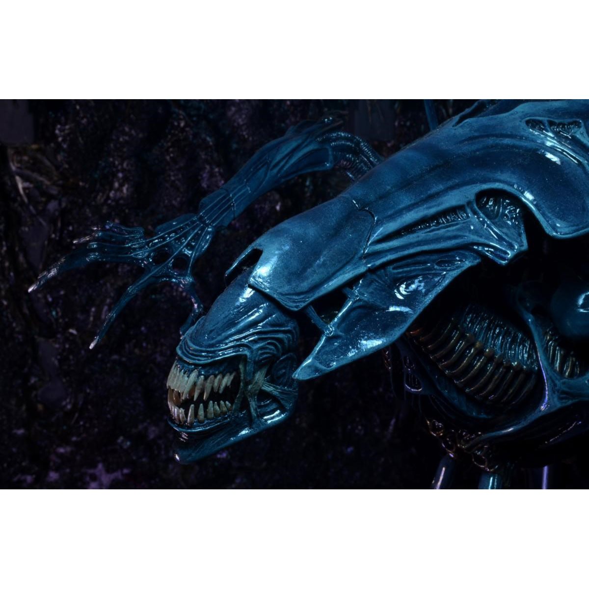 Aliens Xenomorph Queen Ultra-Deluxe Action Figure - Hyperdrive Collector Zone