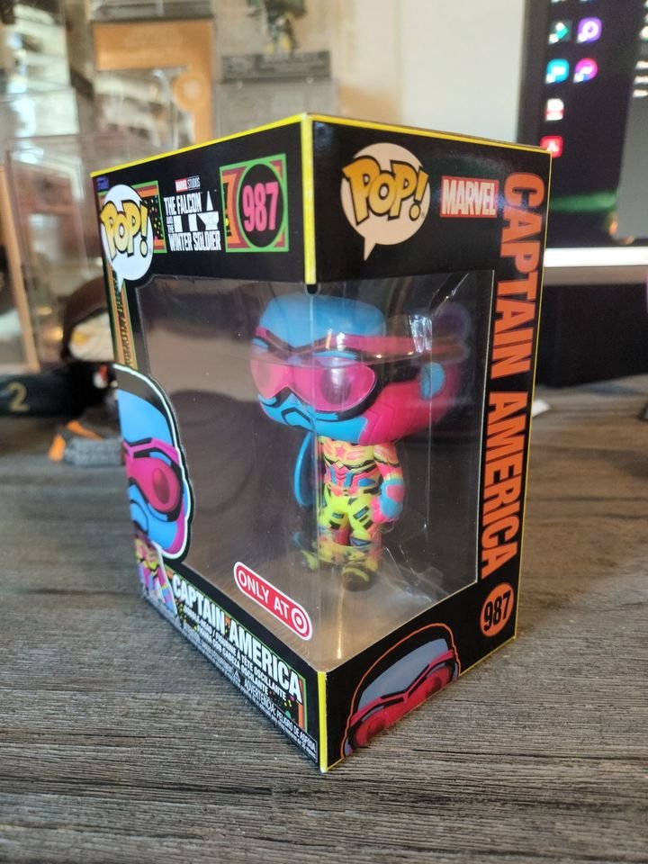Funko PoP Marvel The Falcon & the Winter Soldier Captain America Blacklight Funko