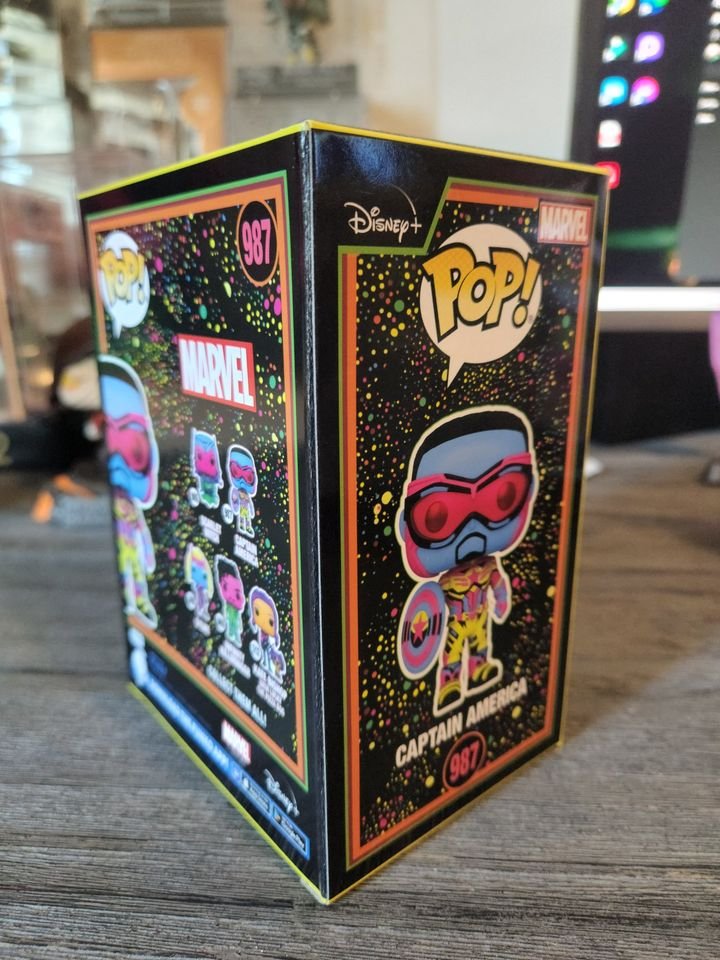 Funko PoP Marvel The Falcon & the Winter Soldier Captain America Blacklight Funko