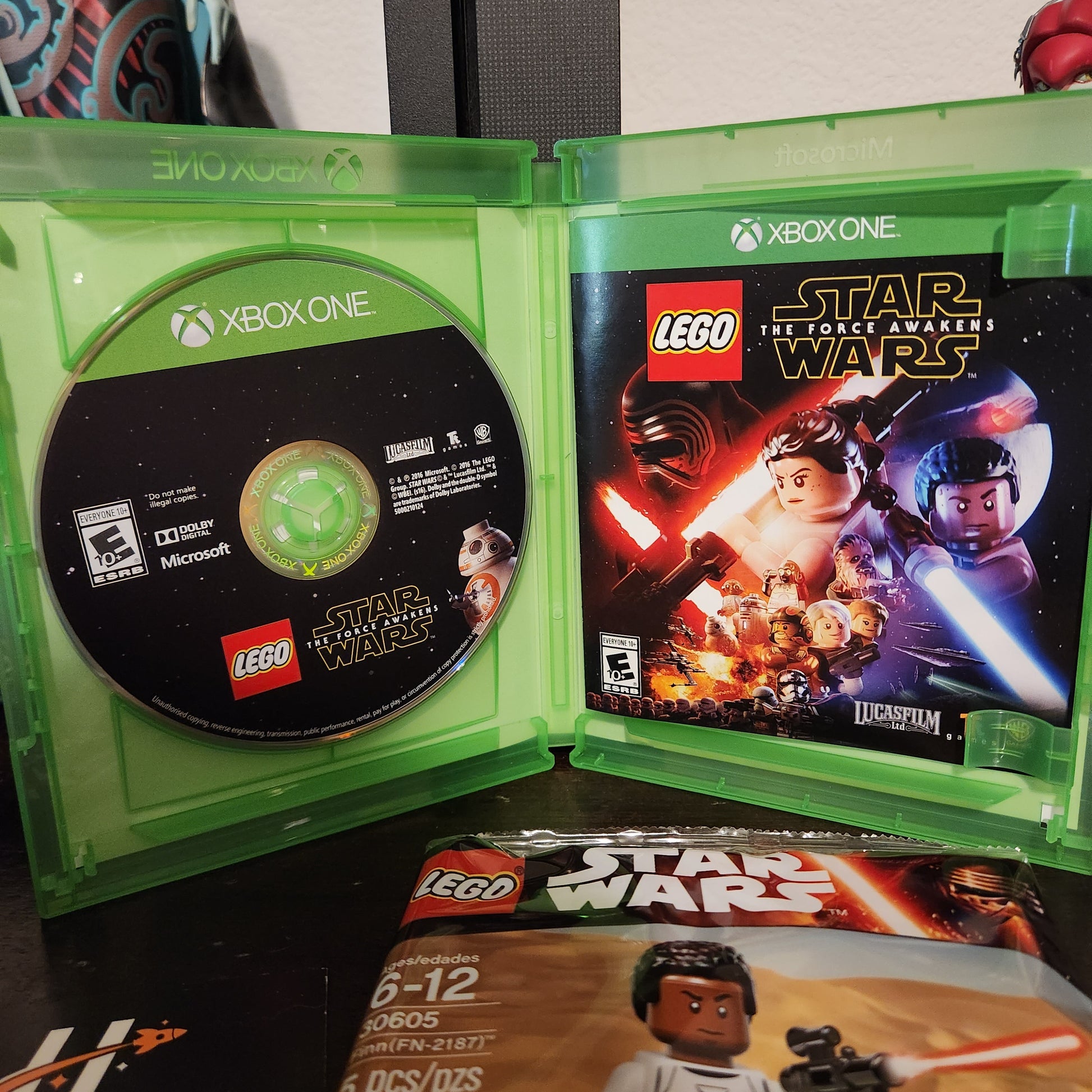 LEGO Star Wars: The Force Awakens Deluxe Edition Xbox One- Complete with Minifig Xbox