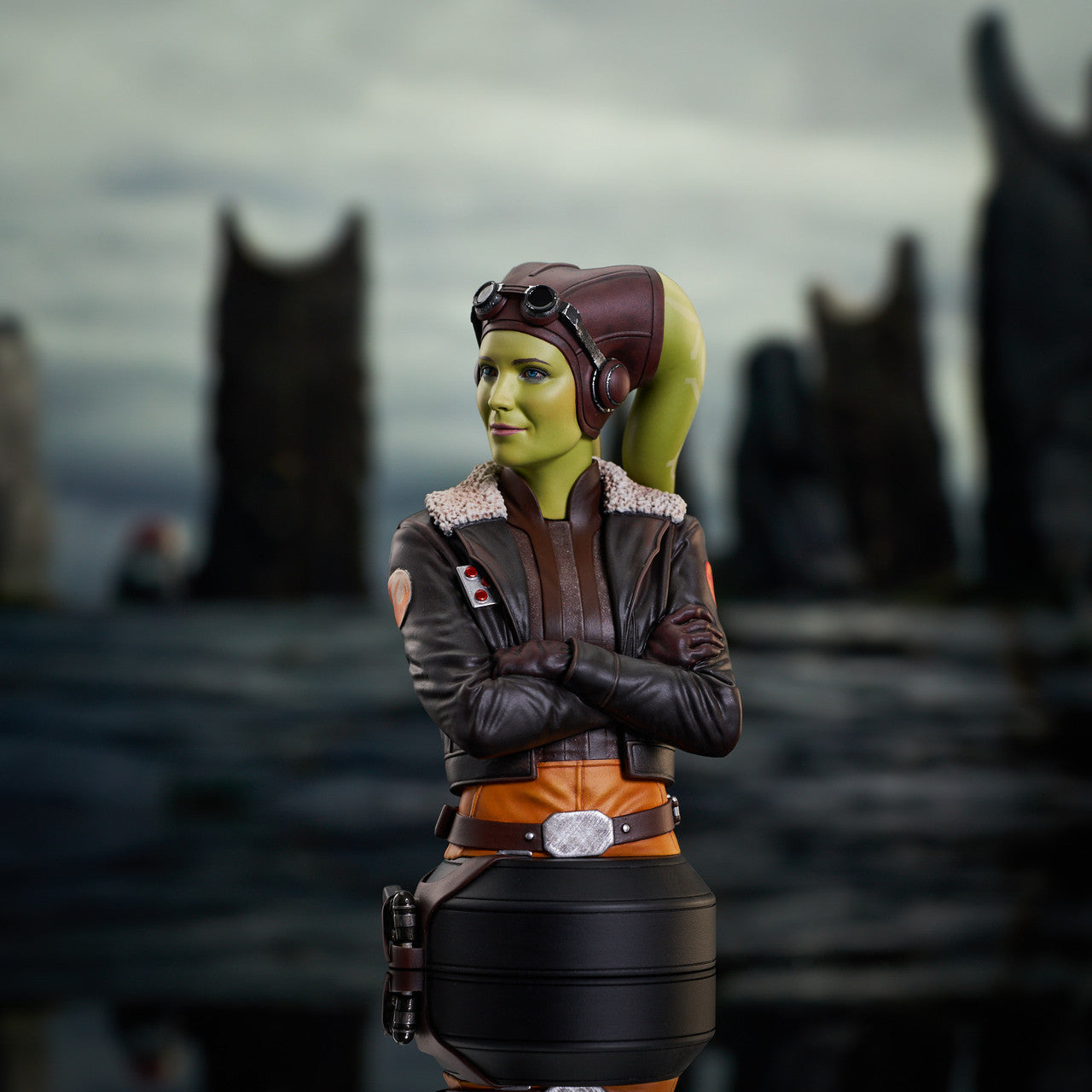 Star Wars: Ahsoka Hera Syndulla 1:6 Scale Mini-Bust - Hyperdrive Collector Zone