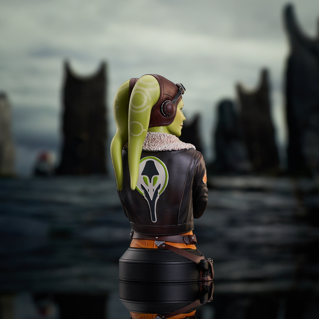 Star Wars: Ahsoka Hera Syndulla 1:6 Scale Mini-Bust - Hyperdrive Collector Zone