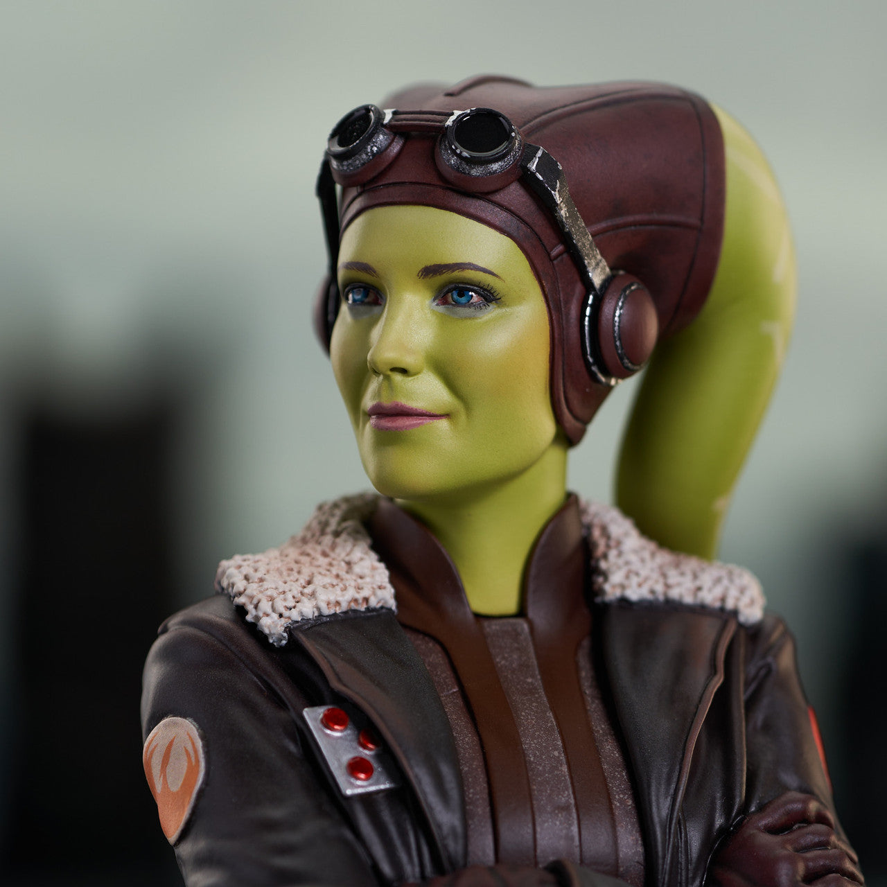 Star Wars: Ahsoka Hera Syndulla 1:6 Scale Mini-Bust - Hyperdrive Collector Zone