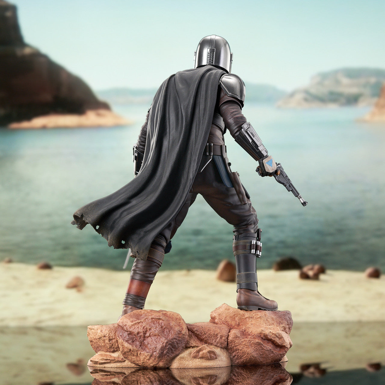 Star Wars: The Mandalorian™ - Din Djarin™ Milestones Statue - Hyperdrive Collector Zone